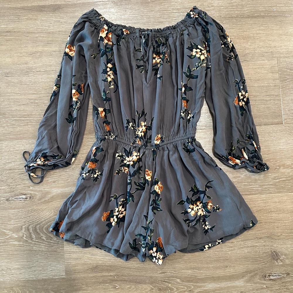 Free People Off The Shoulder Romper Shorts XS Gray floral